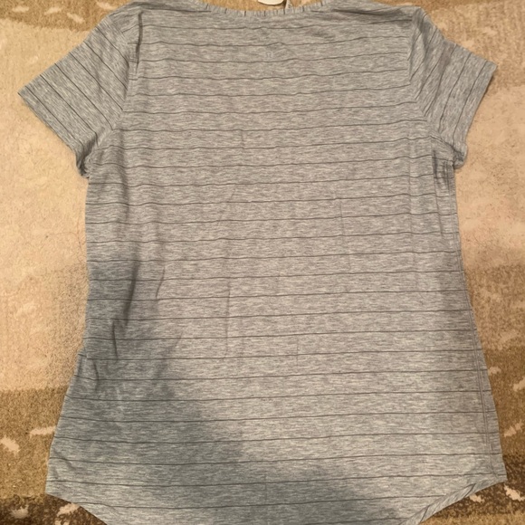 Lululemon tee - Picture 2 of 4